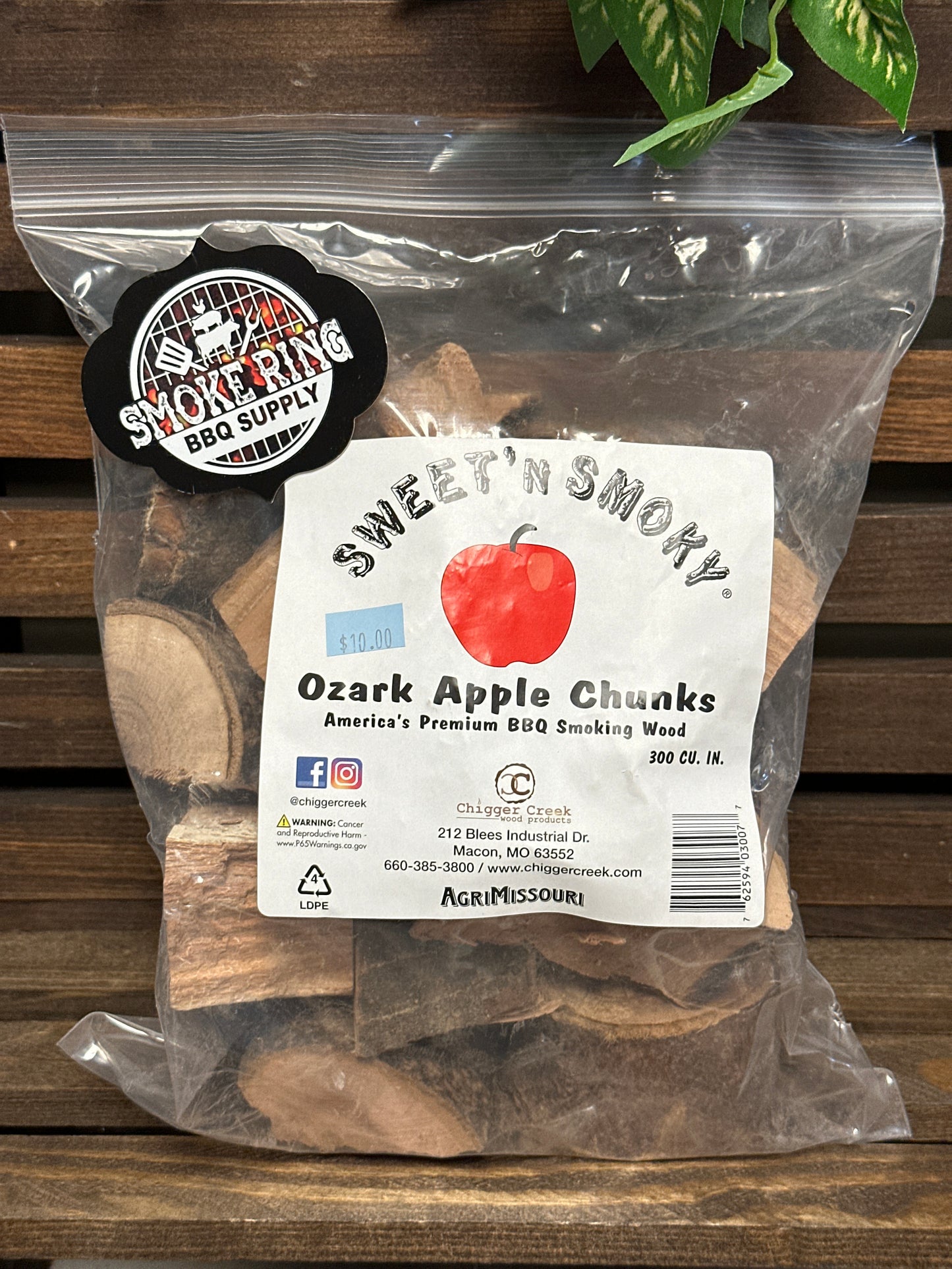 Apple Wood Chunks - Chigger Creek 300 cu In cello bag